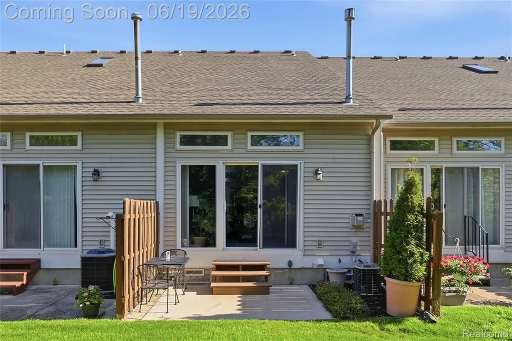 35024 Windsor Drive New Baltimore City MI 48047