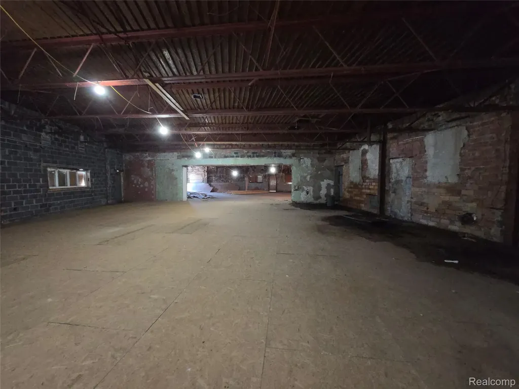 13303 Gratiot Avenue Detroit City MI 48205
