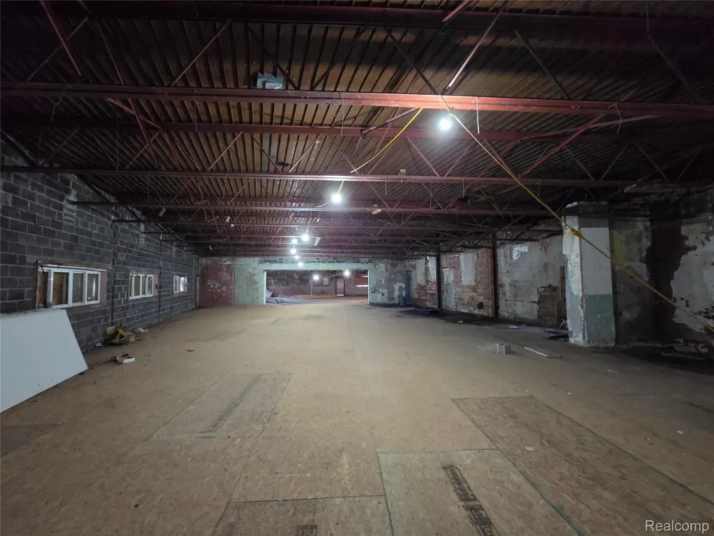 13303 Gratiot Avenue Detroit City MI 48205