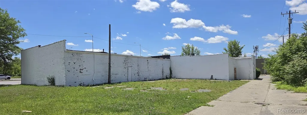 13303 Gratiot Avenue Detroit City MI 48205