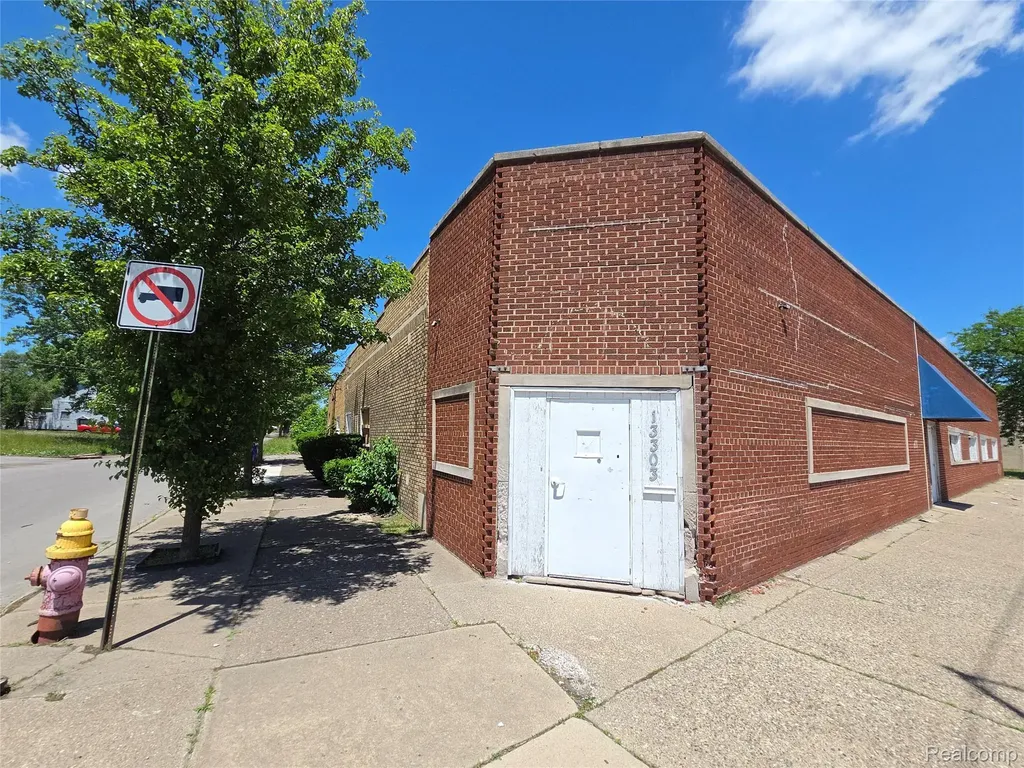 13303 Gratiot Avenue Detroit City MI 48205