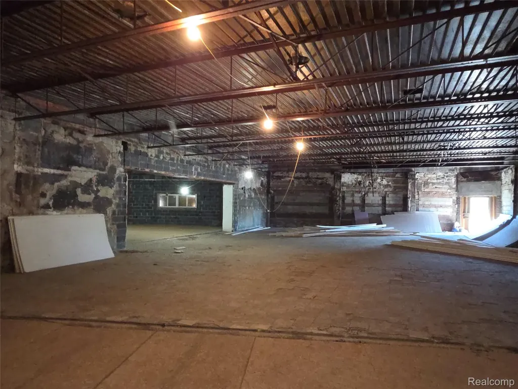 13303 Gratiot Avenue Detroit City MI 48205