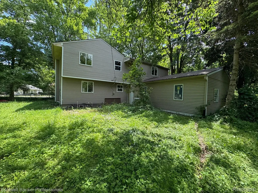 12031 Centralia Redford Charter Township MI 48239