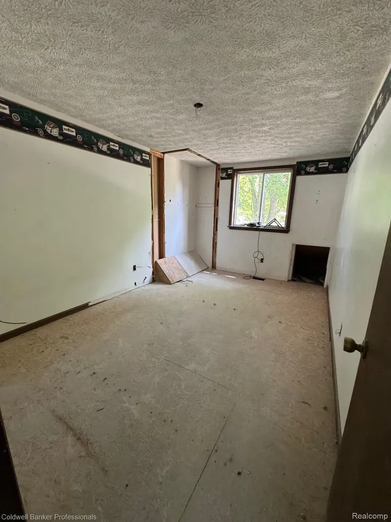 12031 Centralia Redford Charter Township MI 48239