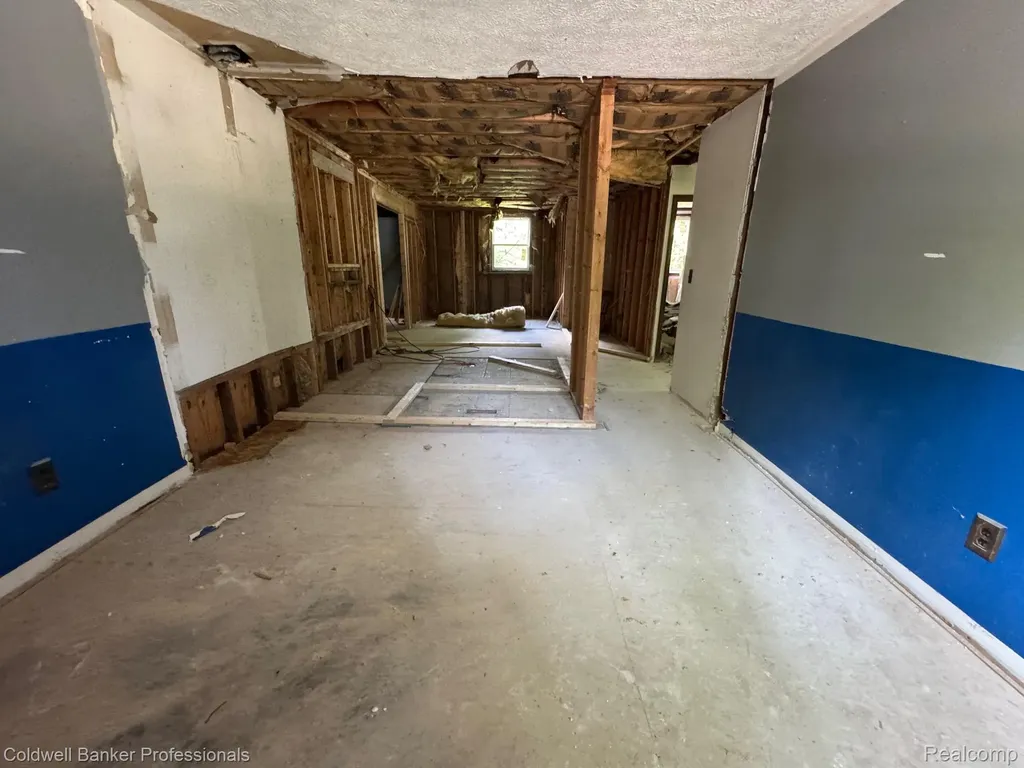 12031 Centralia Redford Charter Township MI 48239