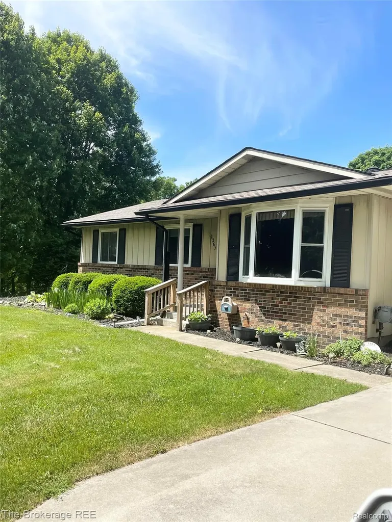 2267 Sandpiper Drive Oregon Township MI 48446