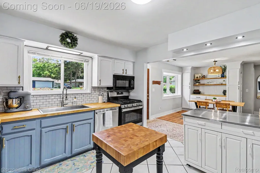 9567 Susin Lane Springfield Charter Township MI 48348