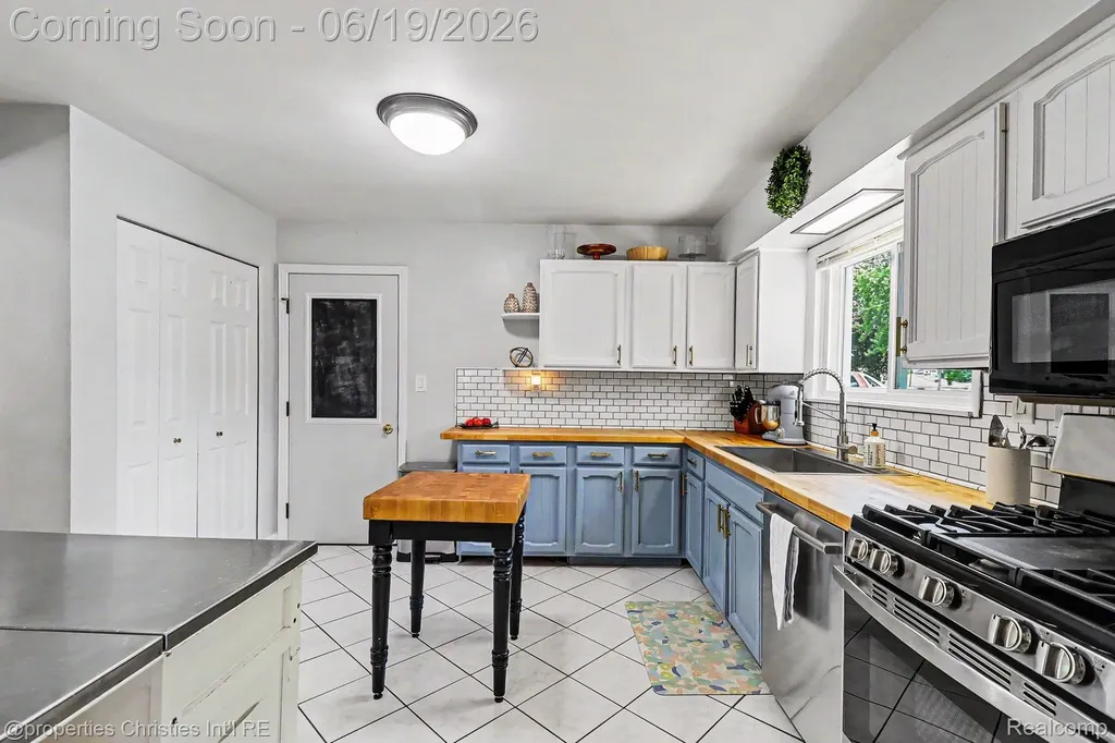9567 Susin Lane Springfield Charter Township MI 48348