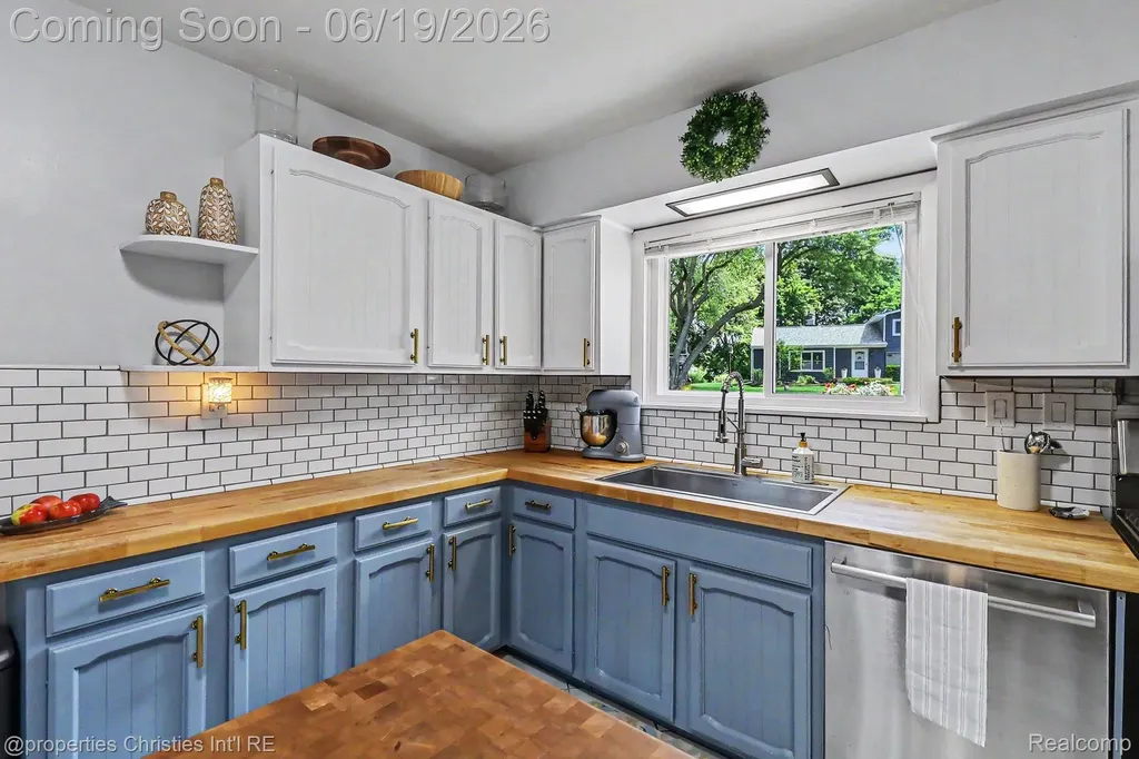 9567 Susin Lane Springfield Charter Township MI 48348