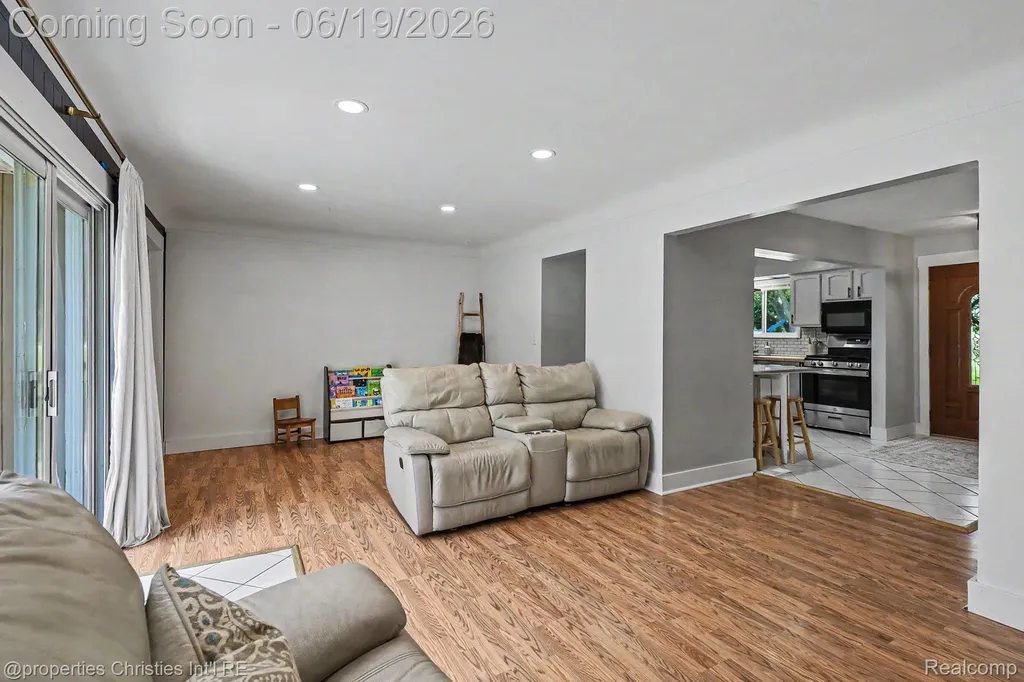 9567 Susin Lane Springfield Charter Township MI 48348