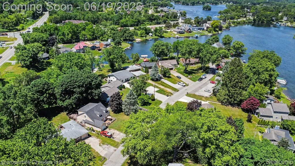 9567 Susin Lane Springfield Charter Township MI 48348