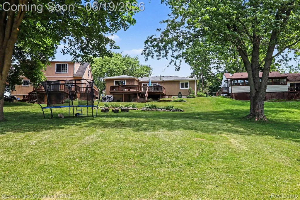9567 Susin Lane Springfield Charter Township MI 48348