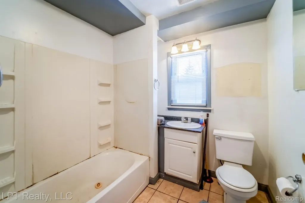 453 Spruce Street Wyandotte City MI 48192
