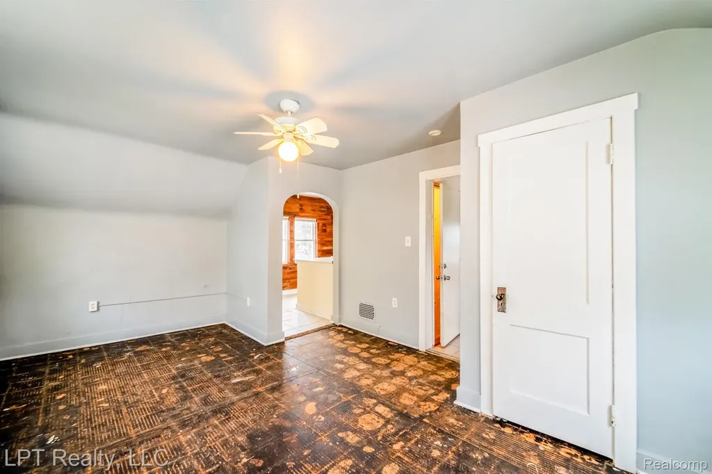 453 Spruce Street Wyandotte City MI 48192