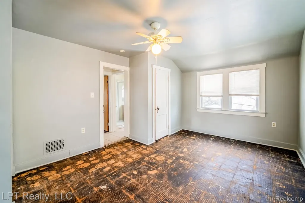 453 Spruce Street Wyandotte City MI 48192