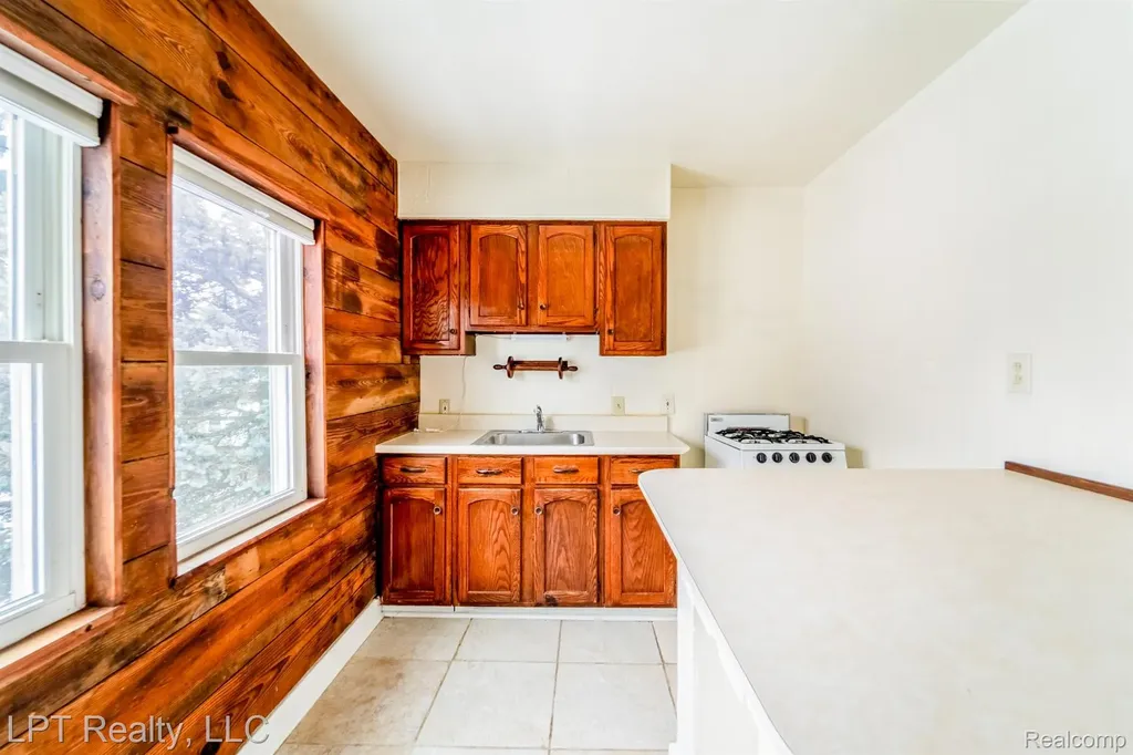 453 Spruce Street Wyandotte City MI 48192