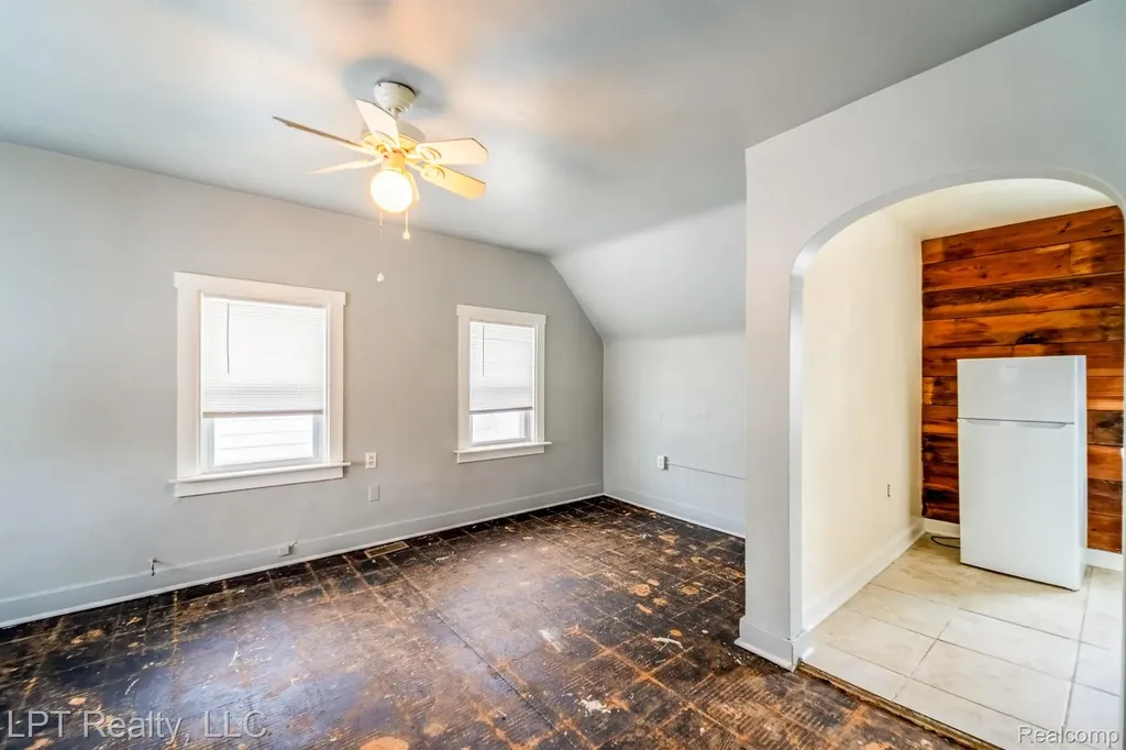 453 Spruce Street Wyandotte City MI 48192