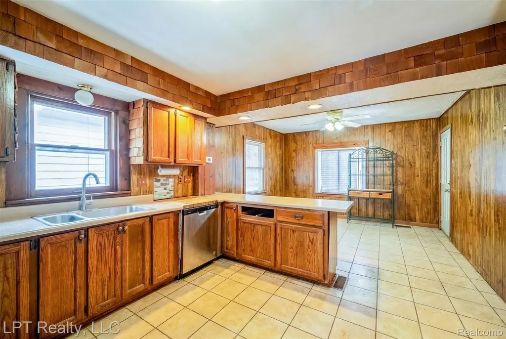 453 Spruce Street Wyandotte City MI 48192