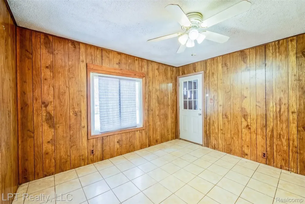 453 Spruce Street Wyandotte City MI 48192