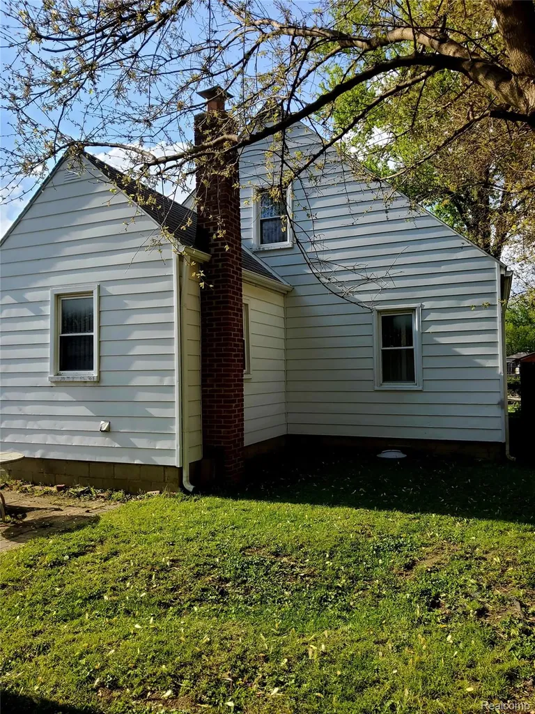 25525 Powers Avenue Dearborn Heights City MI 48125