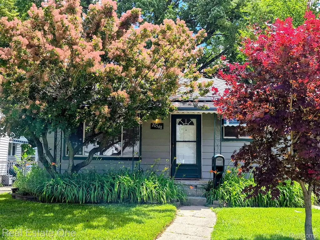 20548 Poinciana Redford Charter Township MI 48240