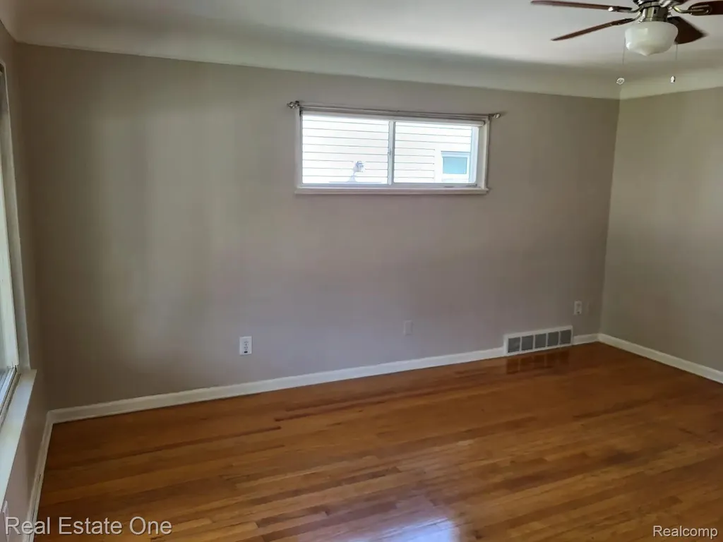 20548 Poinciana Redford Charter Township MI 48240