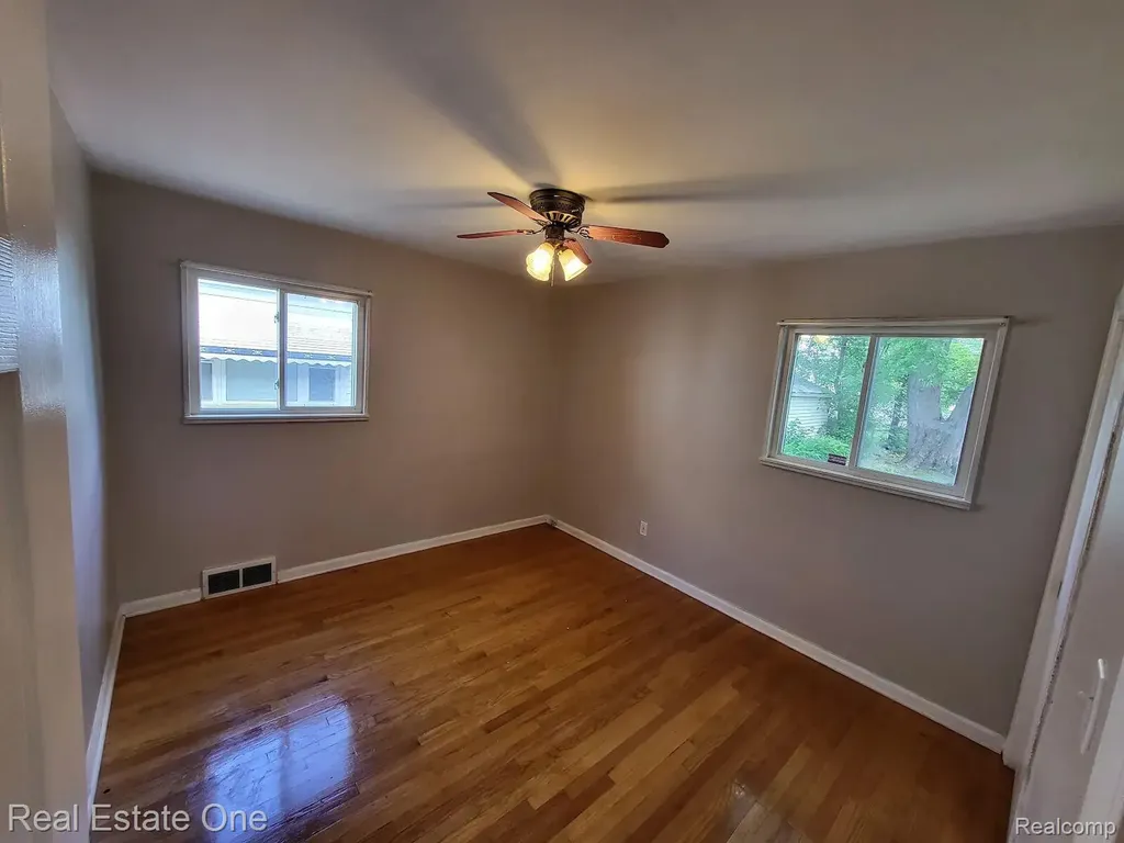 20548 Poinciana Redford Charter Township MI 48240