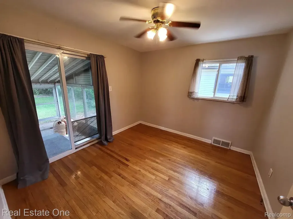 20548 Poinciana Redford Charter Township MI 48240