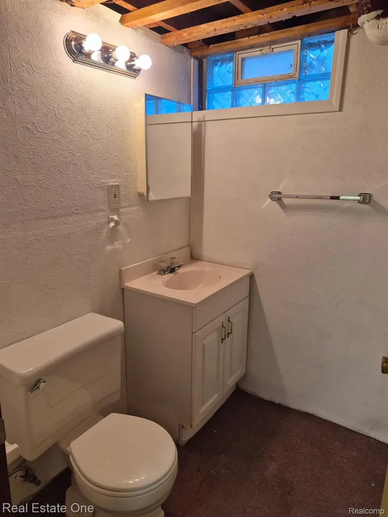 20548 Poinciana Redford Charter Township MI 48240