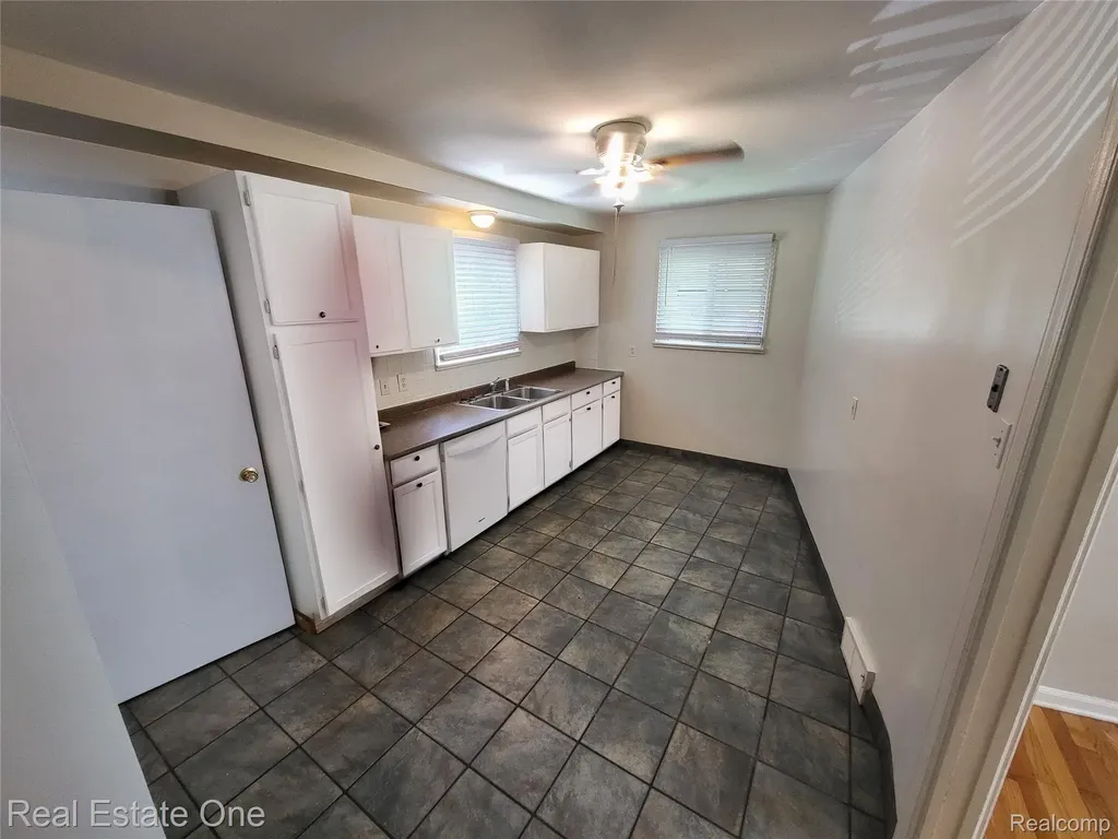 20548 Poinciana Redford Charter Township MI 48240