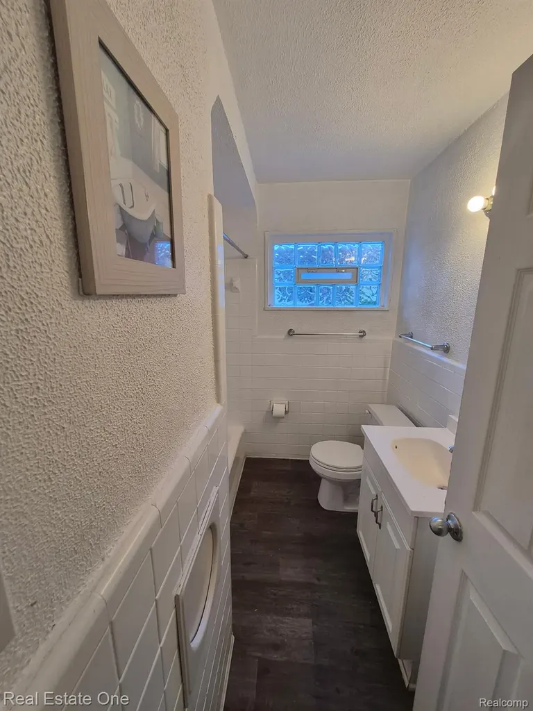 20548 Poinciana Redford Charter Township MI 48240
