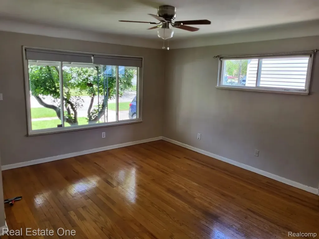 20548 Poinciana Redford Charter Township MI 48240