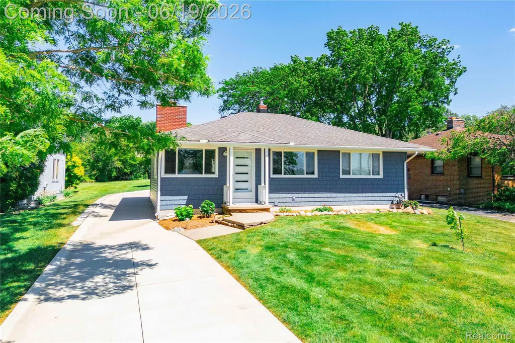 25815 West River Road Grosse Ile Township MI 48138