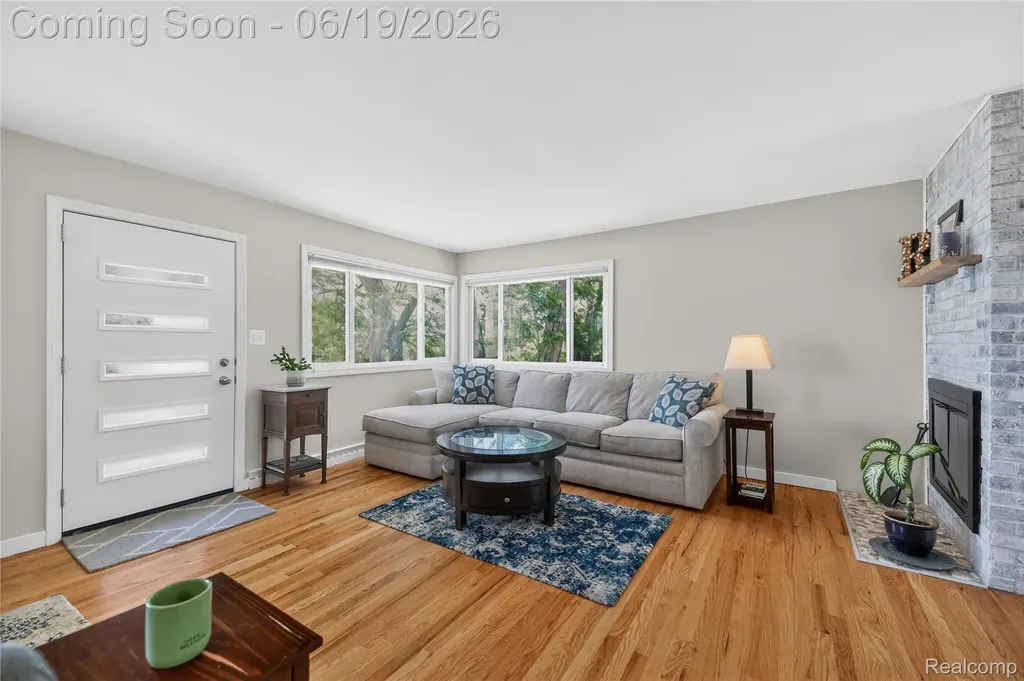 25815 West River Road Grosse Ile Township MI 48138