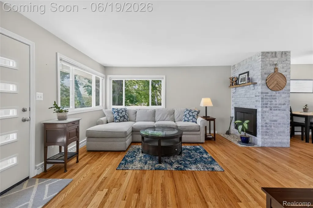 25815 West River Road Grosse Ile Township MI 48138