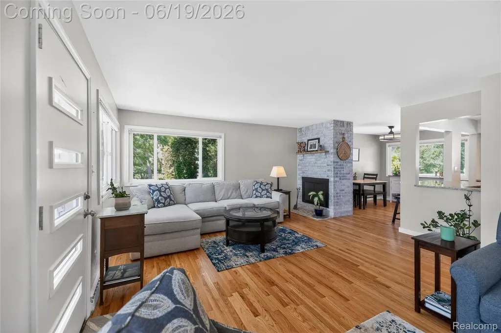 25815 West River Road Grosse Ile Township MI 48138
