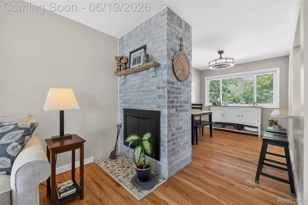 25815 West River Road Grosse Ile Township MI 48138