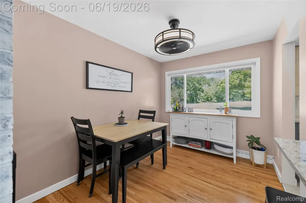 25815 West River Road Grosse Ile Township MI 48138