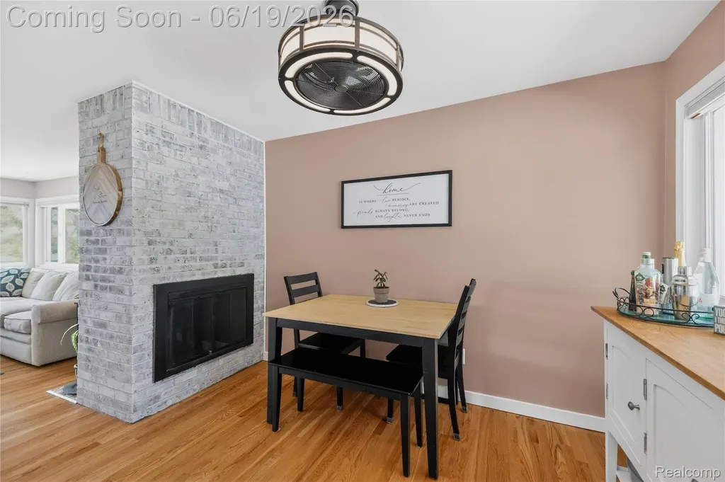 25815 West River Road Grosse Ile Township MI 48138
