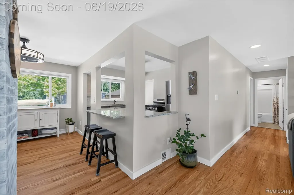 25815 West River Road Grosse Ile Township MI 48138
