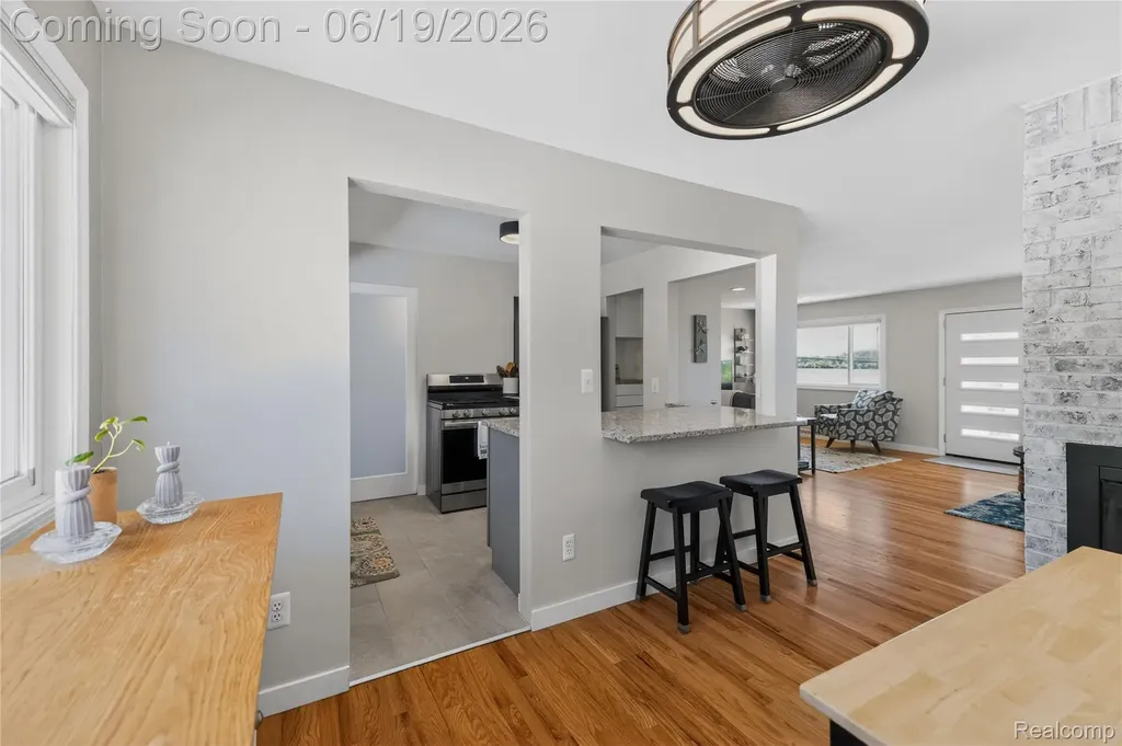 25815 West River Road Grosse Ile Township MI 48138