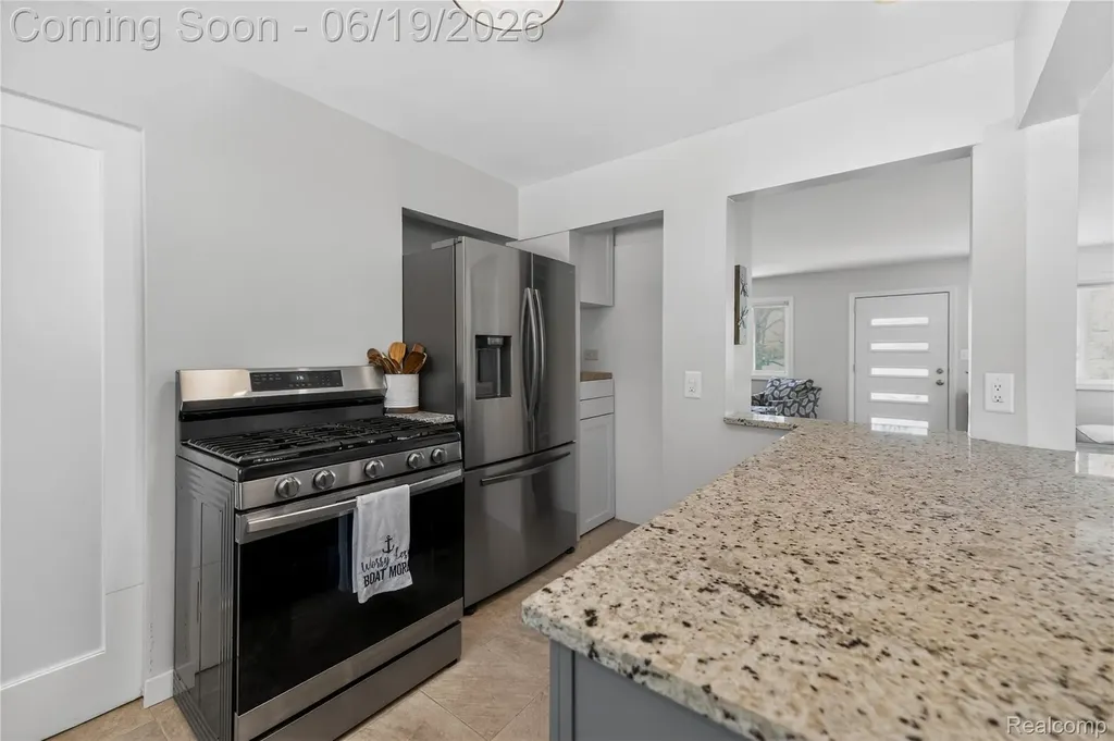 25815 West River Road Grosse Ile Township MI 48138