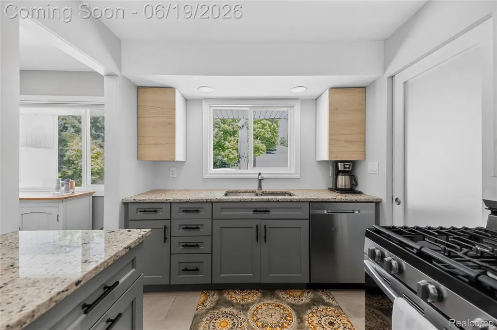 25815 West River Road Grosse Ile Township MI 48138