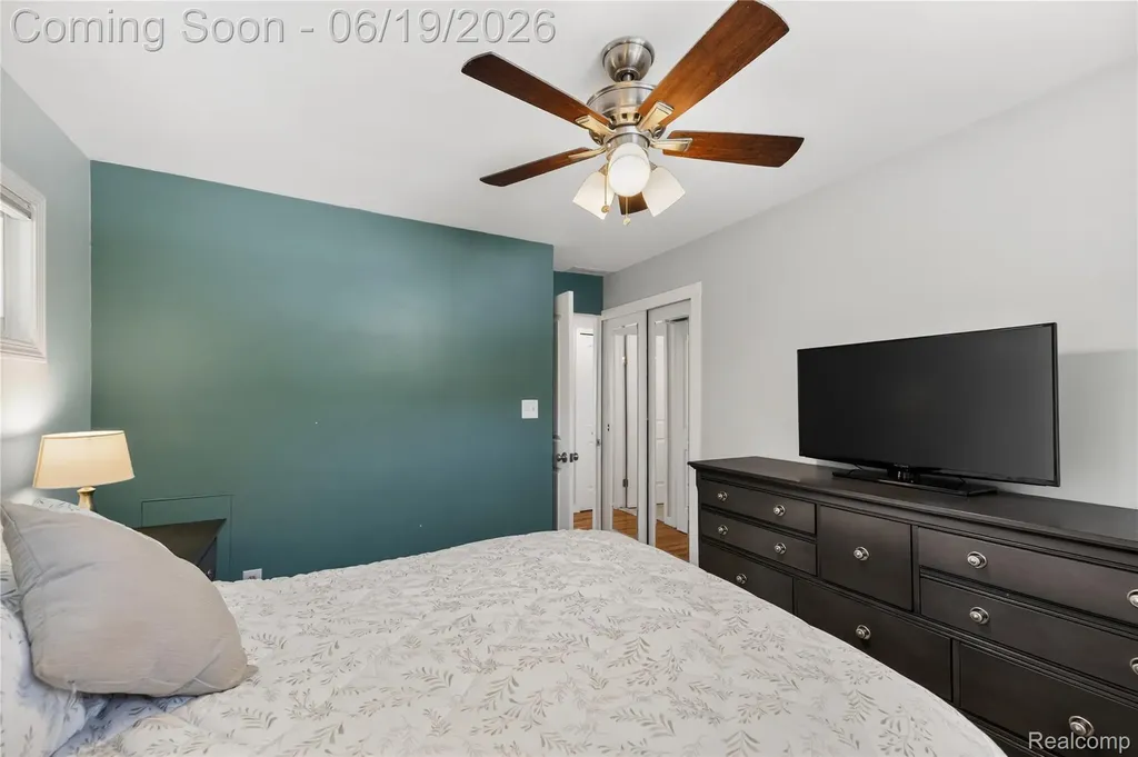 25815 West River Road Grosse Ile Township MI 48138
