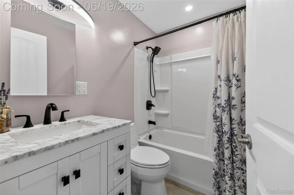 25815 West River Road Grosse Ile Township MI 48138