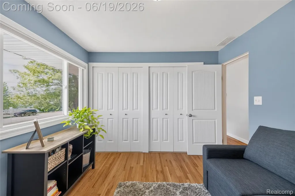 25815 West River Road Grosse Ile Township MI 48138