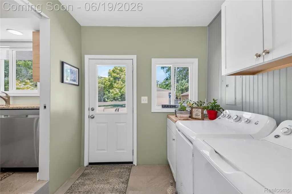 25815 West River Road Grosse Ile Township MI 48138