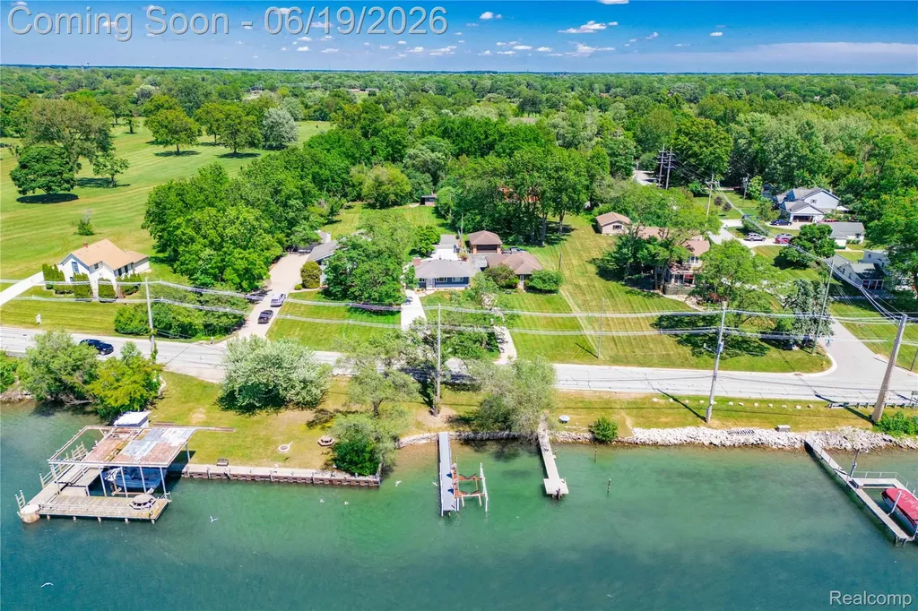 25815 West River Road Grosse Ile Township MI 48138