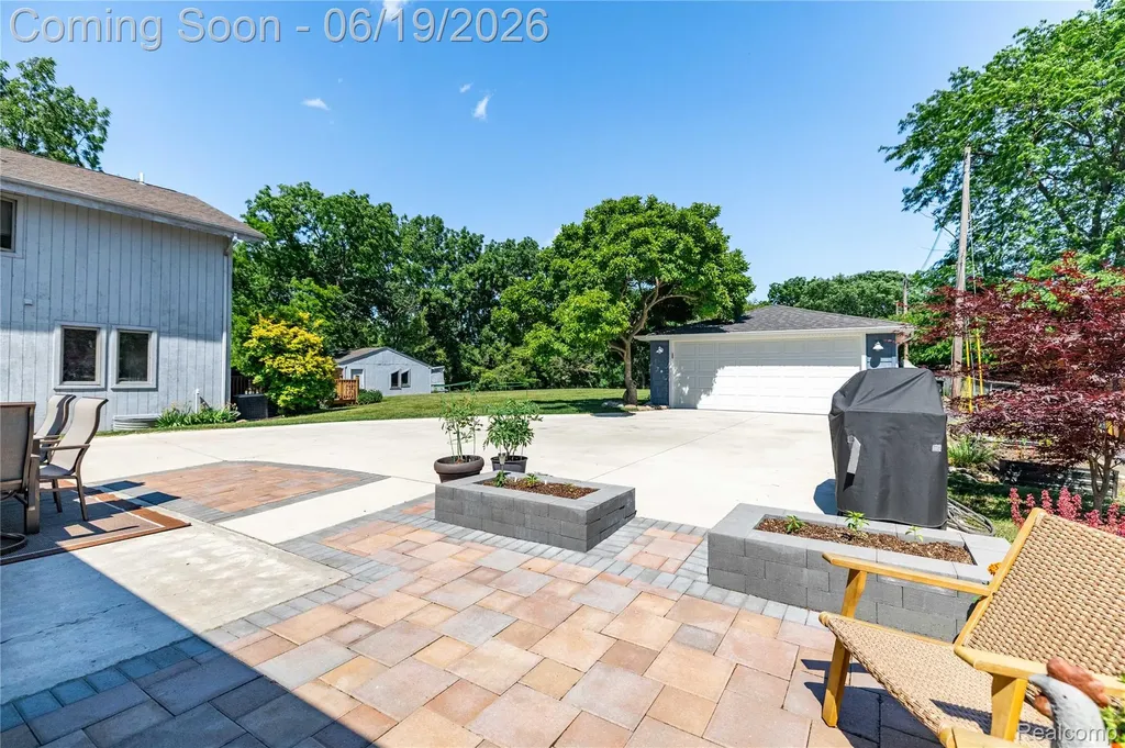 25815 West River Road Grosse Ile Township MI 48138