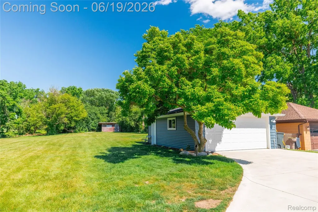 25815 West River Road Grosse Ile Township MI 48138